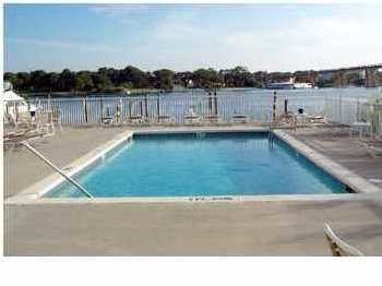 Building Photo - Beautiful Condo on Santa Rosa Sound