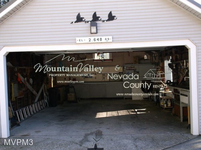 Building Photo - 635 Searls Ave