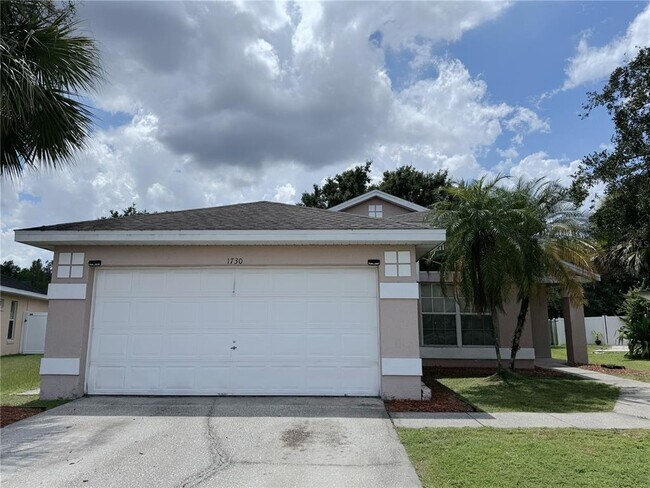 Foto del edificio - 1730 Bridgeview Cir