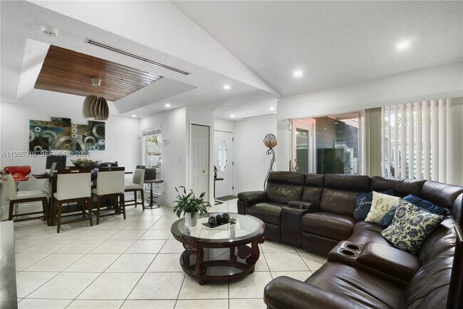 Building Photo - 10135 SW 139th Pl