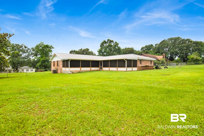 Foto del edificio - 11525 Brenda Rd