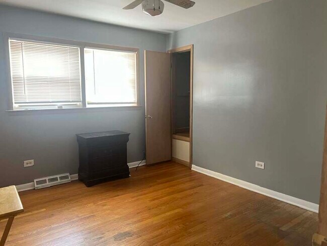 Foto del edificio - 9124 S Dobson Ave