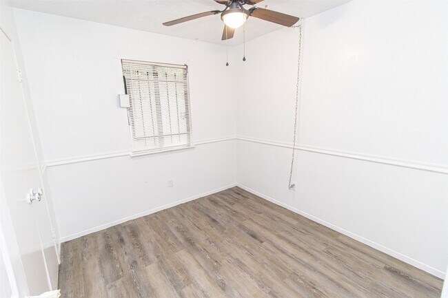 Building Photo - 918 Littleport Ln
