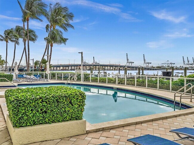 Photo - 650 West Ave Apartment