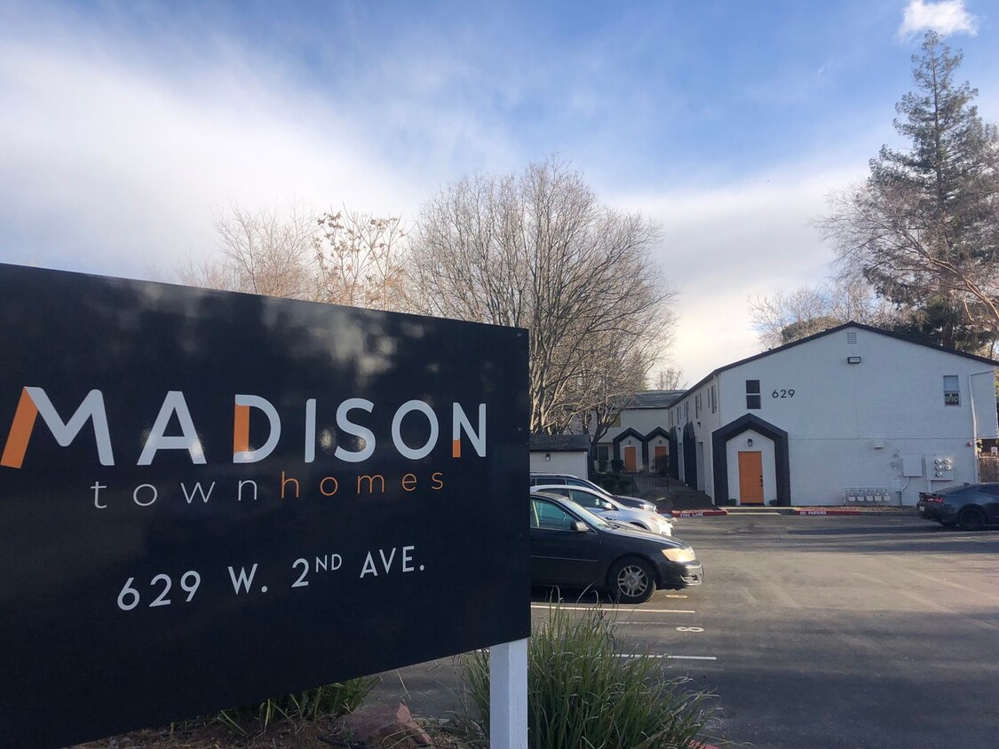 Primary Photo - Madison Townhomes