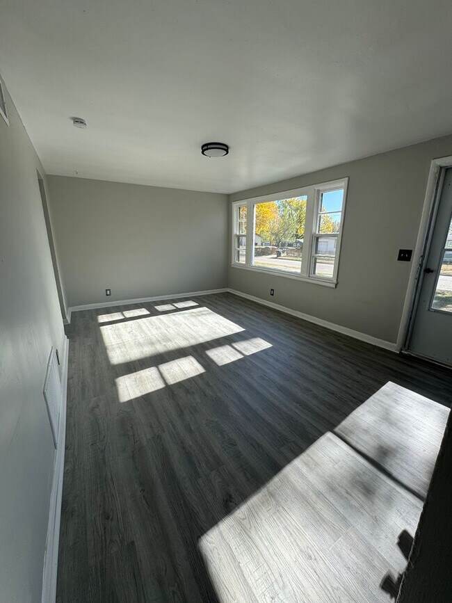 Foto del edificio - Cozy 2-bed with yard on quiet street