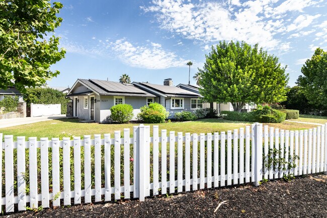 Fachada de la casa principal - 5227 Beckford Ave