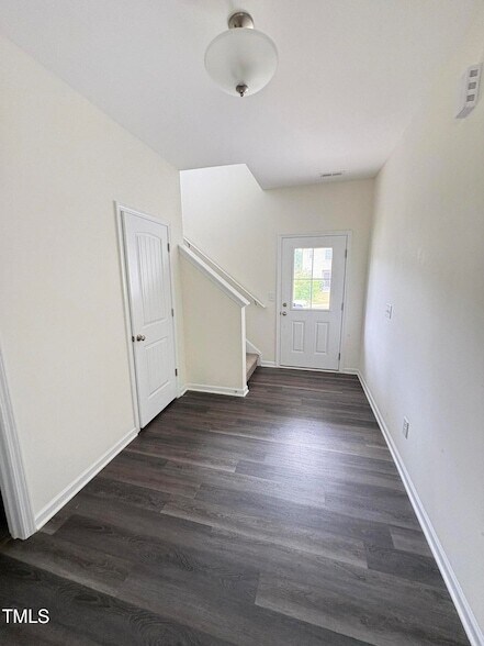 Foto del edificio - 3413 Slippery Elm Dr