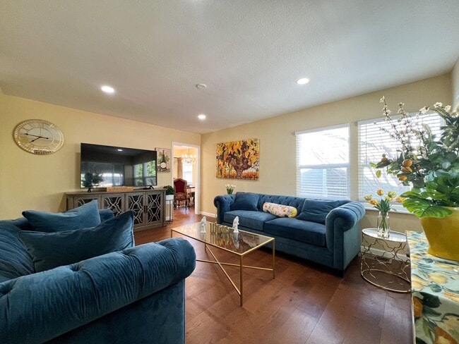 Building Photo - Beautifully Updated, Fully Furnished Napa Home Near Downtown