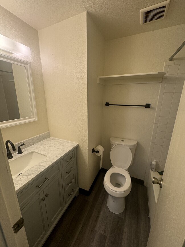 Foto del edificio - 2402 S Hilton St