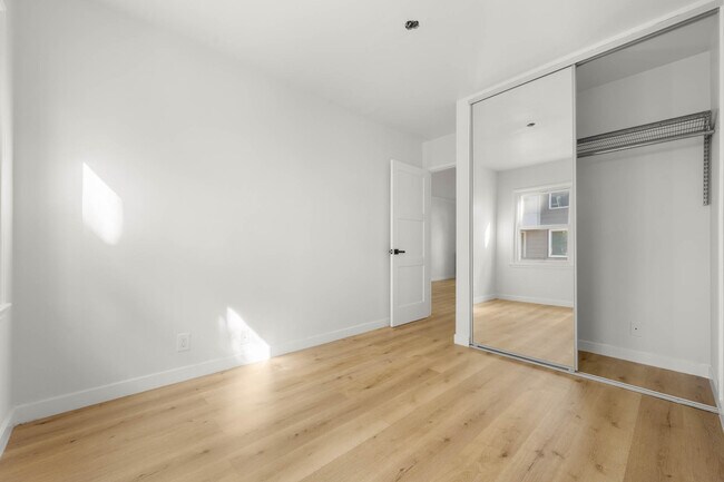 Foto del edificio - 8810 Belford Ave