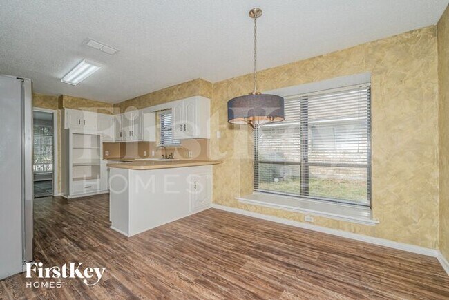 Building Photo - 3941 Los Robles Dr