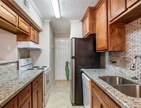 Building Photo - 2750 Holly Hall St