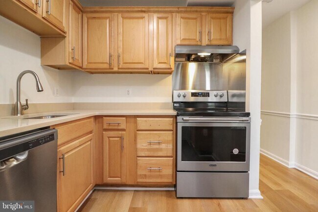 Building Photo - 13893 Oyster Point Ct