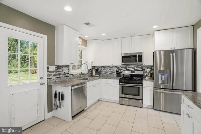 Building Photo - 810 Venice Dr