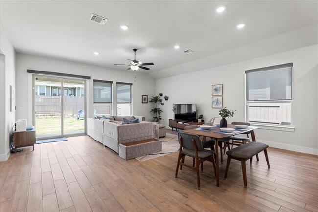 Foto del edificio - 8501 Hillock Terrace