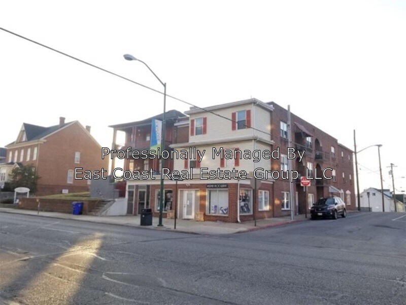 Foto principal - 245 N Potomac St