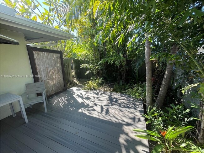 Foto del edificio - 2215 NE 11th Ave