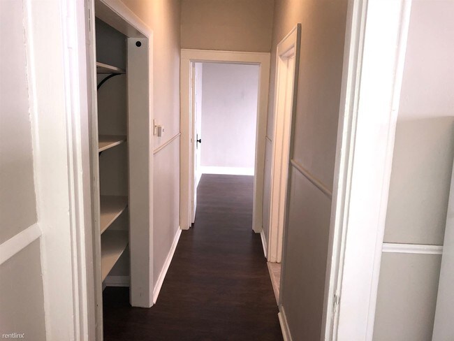 Building Photo - 1006 Churchman Ave