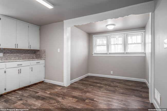 Building Photo - 854 2nd St