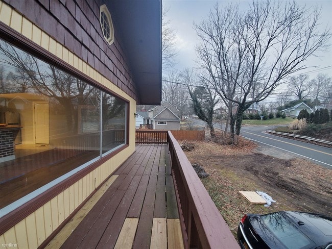 Building Photo - 2 br, 1 bath House - 52 Short Beach Rd