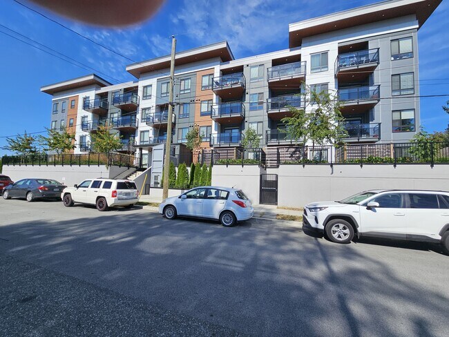 Photo du bâtiment - 19825-19854 54 Ave
