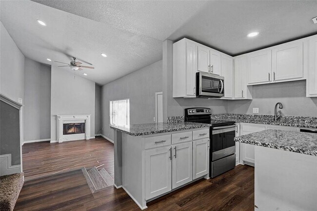 Foto del edificio - 4933 Lyndon Dr