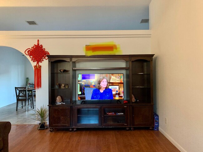 Fotografía del edificio - 113 Buffalo Dr