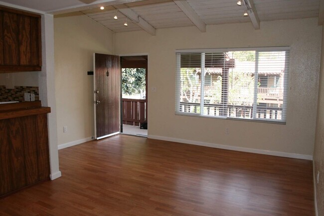 Building Photo - **** Entirely Remodeled and Bright Upstair...