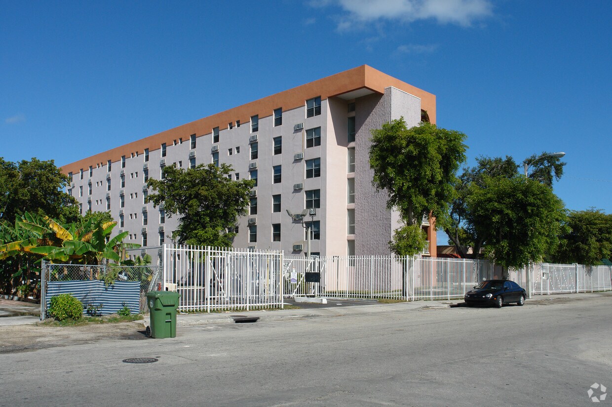 Building Photo - Peters Plaza