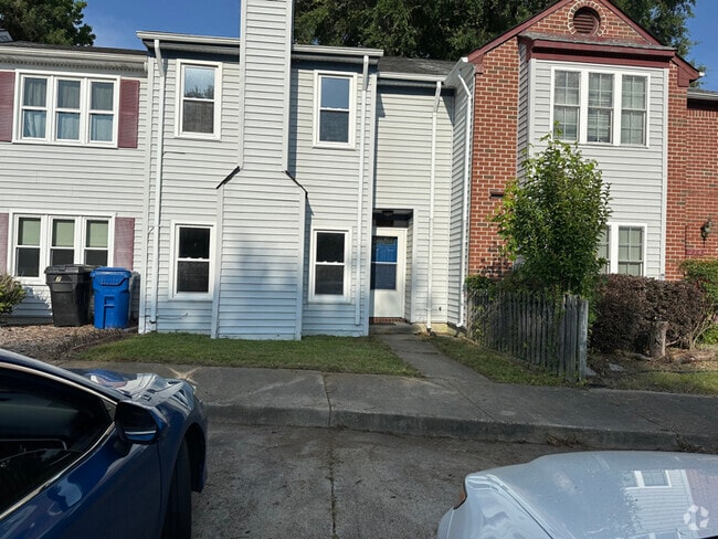 Building Photo - 716 Glenshire Dr