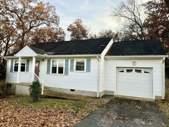 Photo - 1452 Elm St House