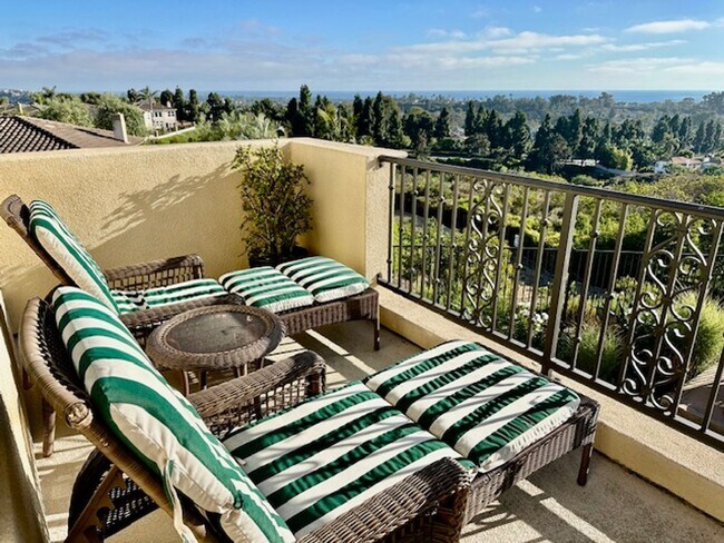 Foto del edificio - 3BD Home with Amazing Panoramic Ocean Views!