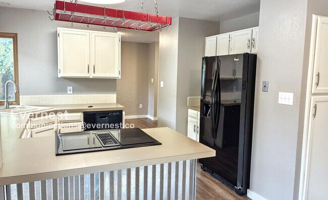 Building Photo - Lovely 3-Bedroom Home with Fenced Yard / A...