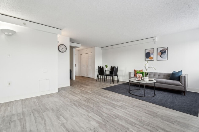 Building Photo - 1711 Bellevue Ave