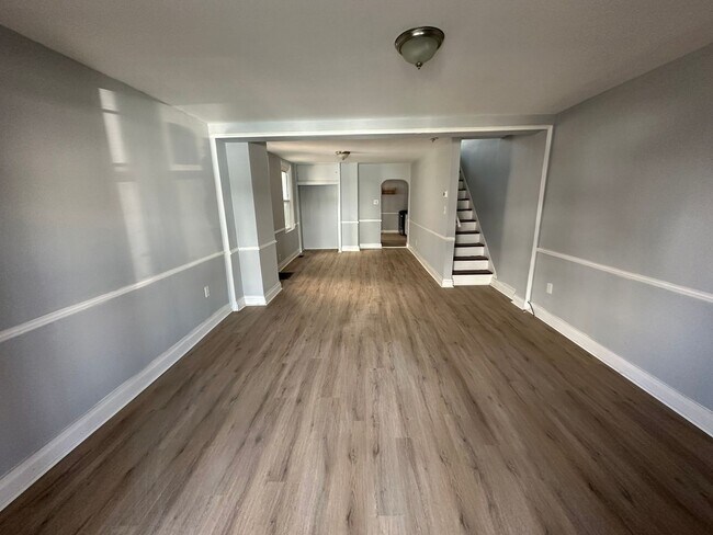 Building Photo - Beautifully Renovated 4-Bedroom Home in Ma...