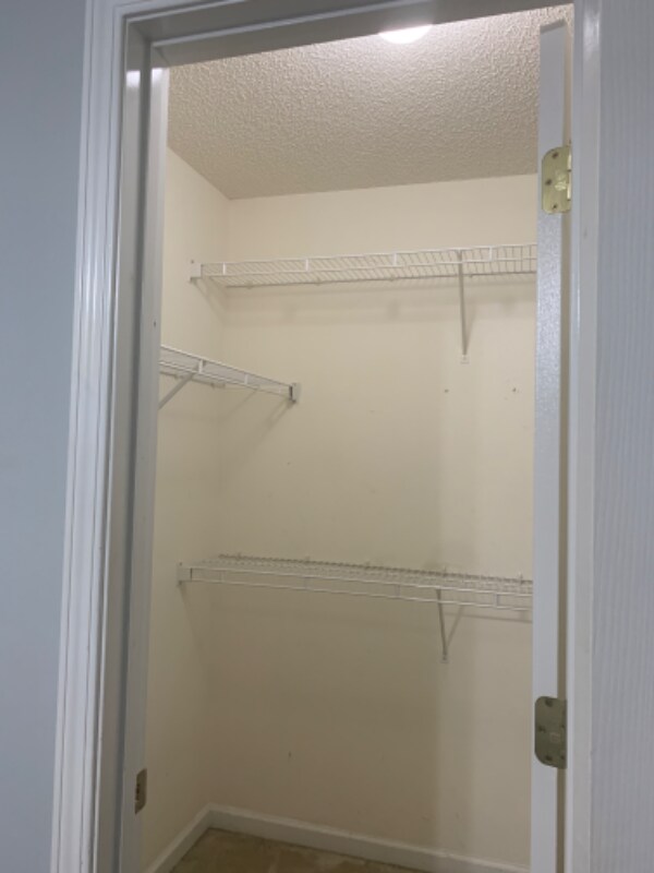 Building Photo - 331 Chickadee Ln