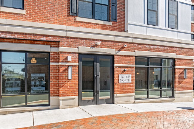 Building Photo - 619 North