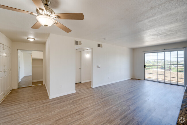 2BR, 2BA - 900SF - Riverglen Apartments