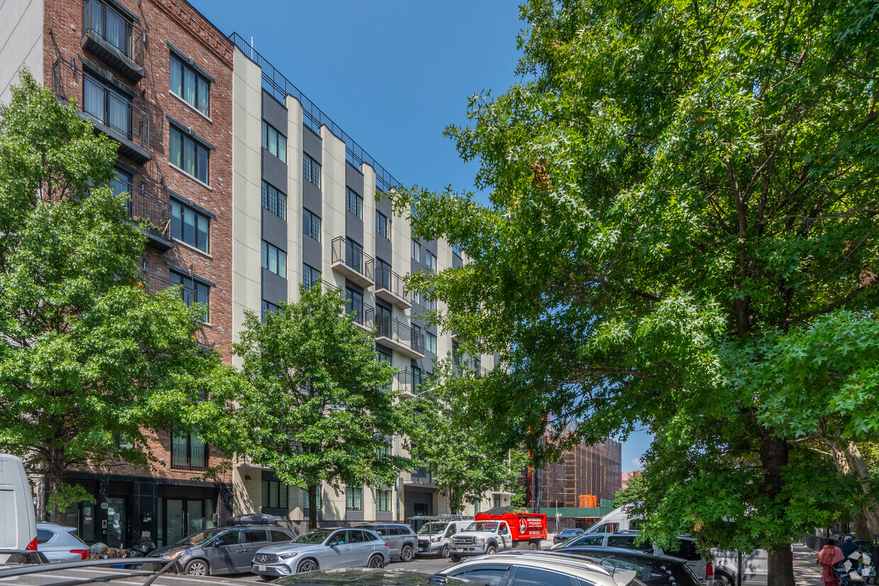 Building Photo - 88 Tompkins Ave
