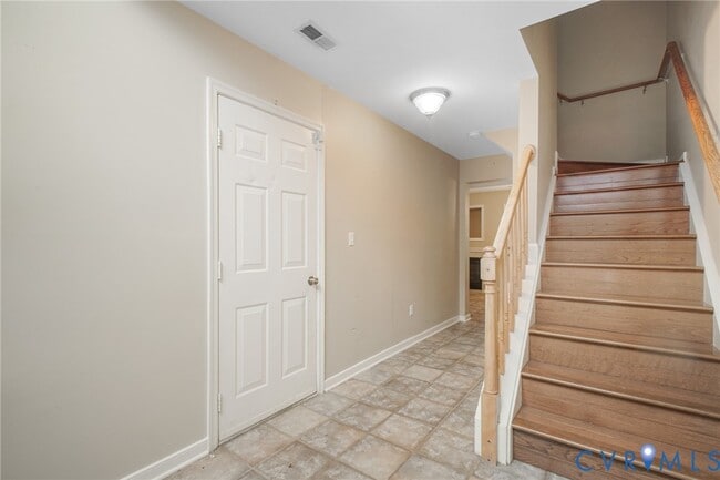 Building Photo - 405 Donelson Loop