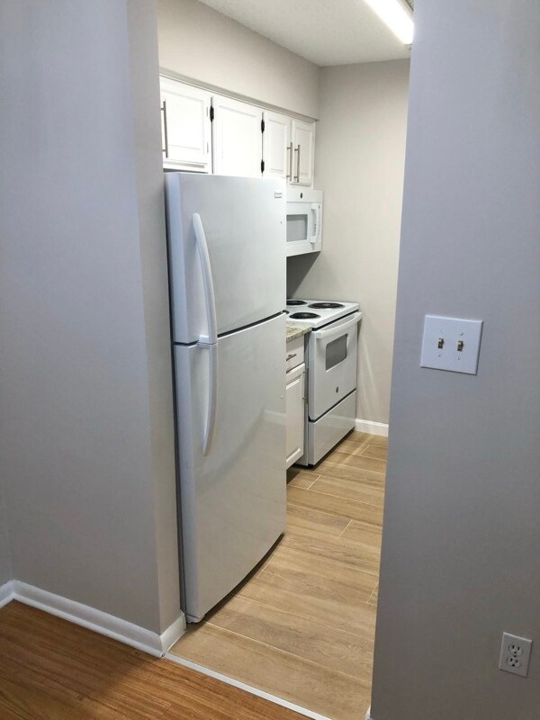 Foto del edificio - 2210 Ravens Crest Dr