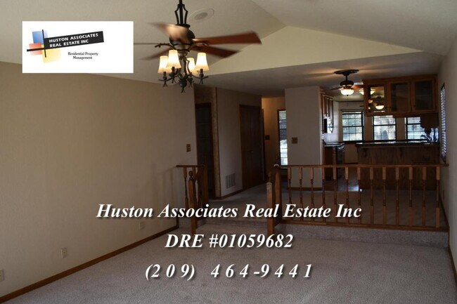 Building Photo - 430 Evergreen Dr