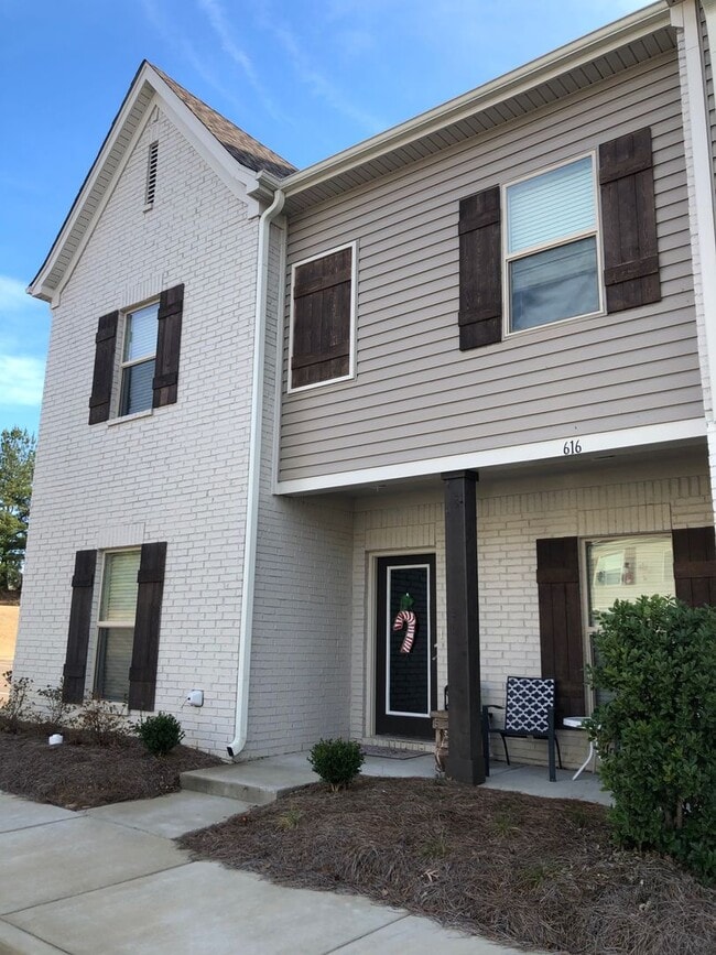 Building Photo - 616 Scoggins Cove