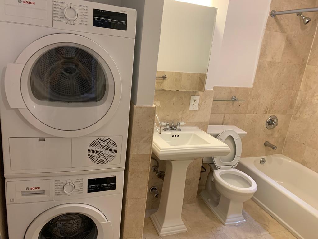 Foto principal - 245 E 60th St