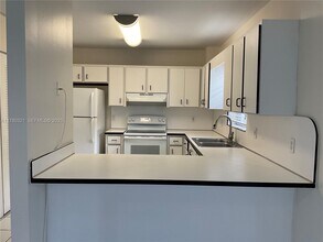 Building Photo - 2050 NE 140th St