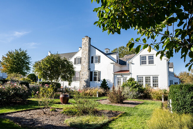 Building Photo - Farm House