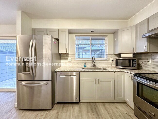 Foto del edificio - PROMO: FIRST MONTH FREE ON 18-MONTH LEASE ...