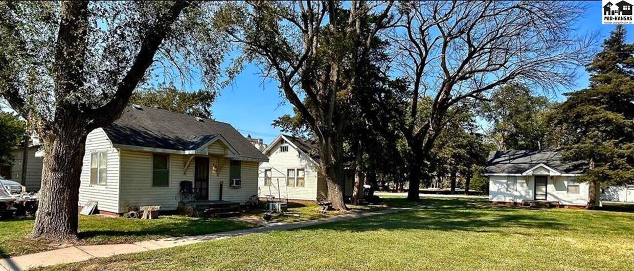 Foto principal - 110 E 1st St