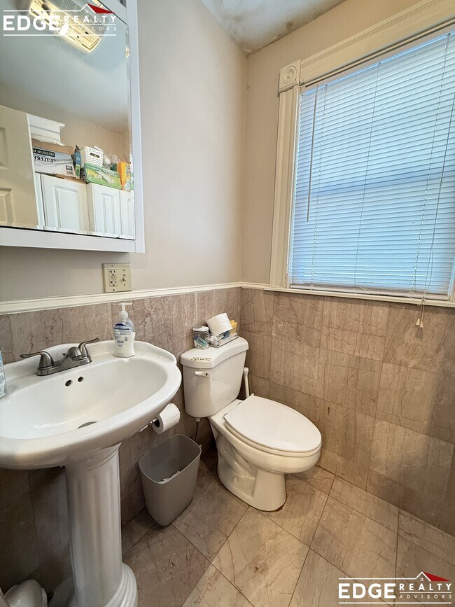 Building Photo - 22 Burton St